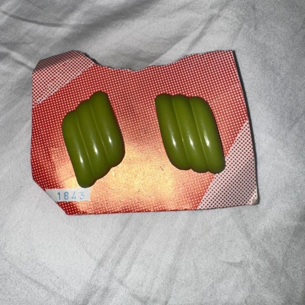 Vintage plastic clip on green earrings